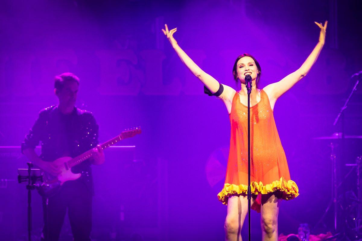 Nieuwe single Sophie Ellis-Bextor – “Semuanya Manis” Nieuwe single Sophie Ellis-Bextor – “Semuanya Manis”