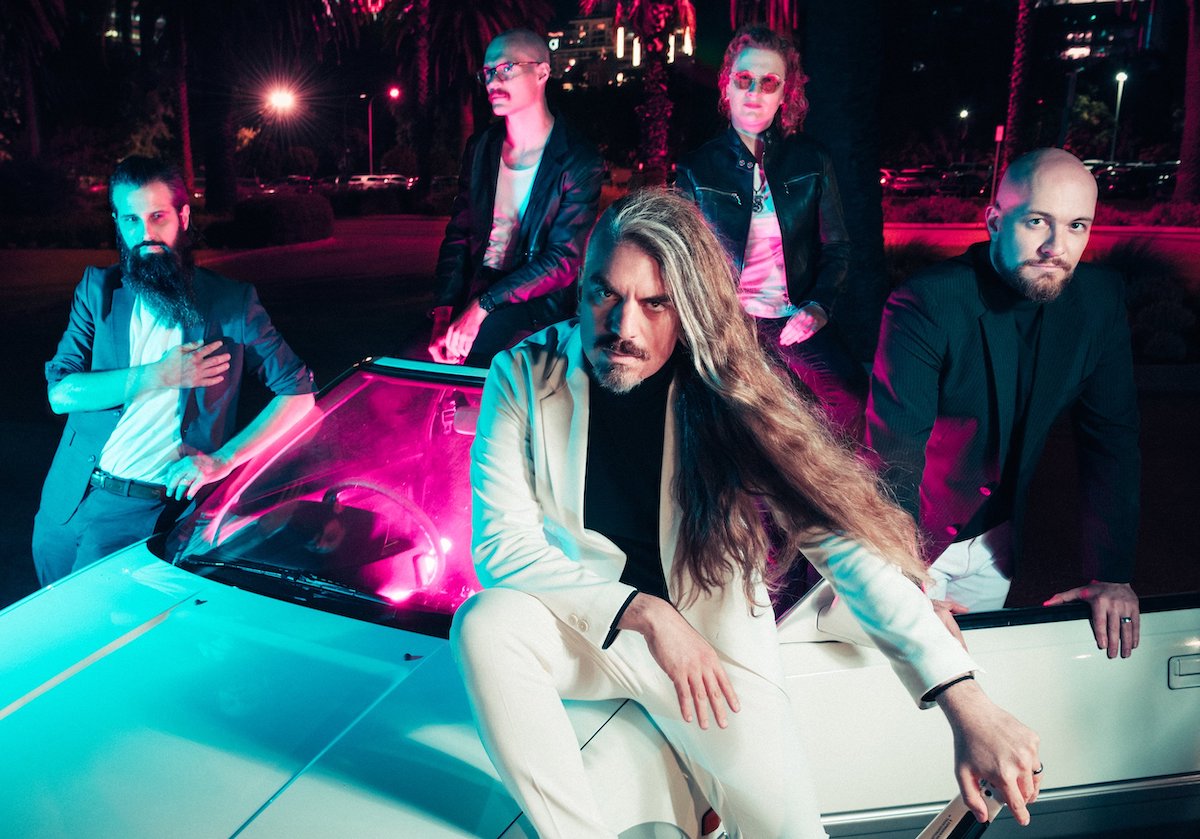 Yeni single Voyager – “Promise”