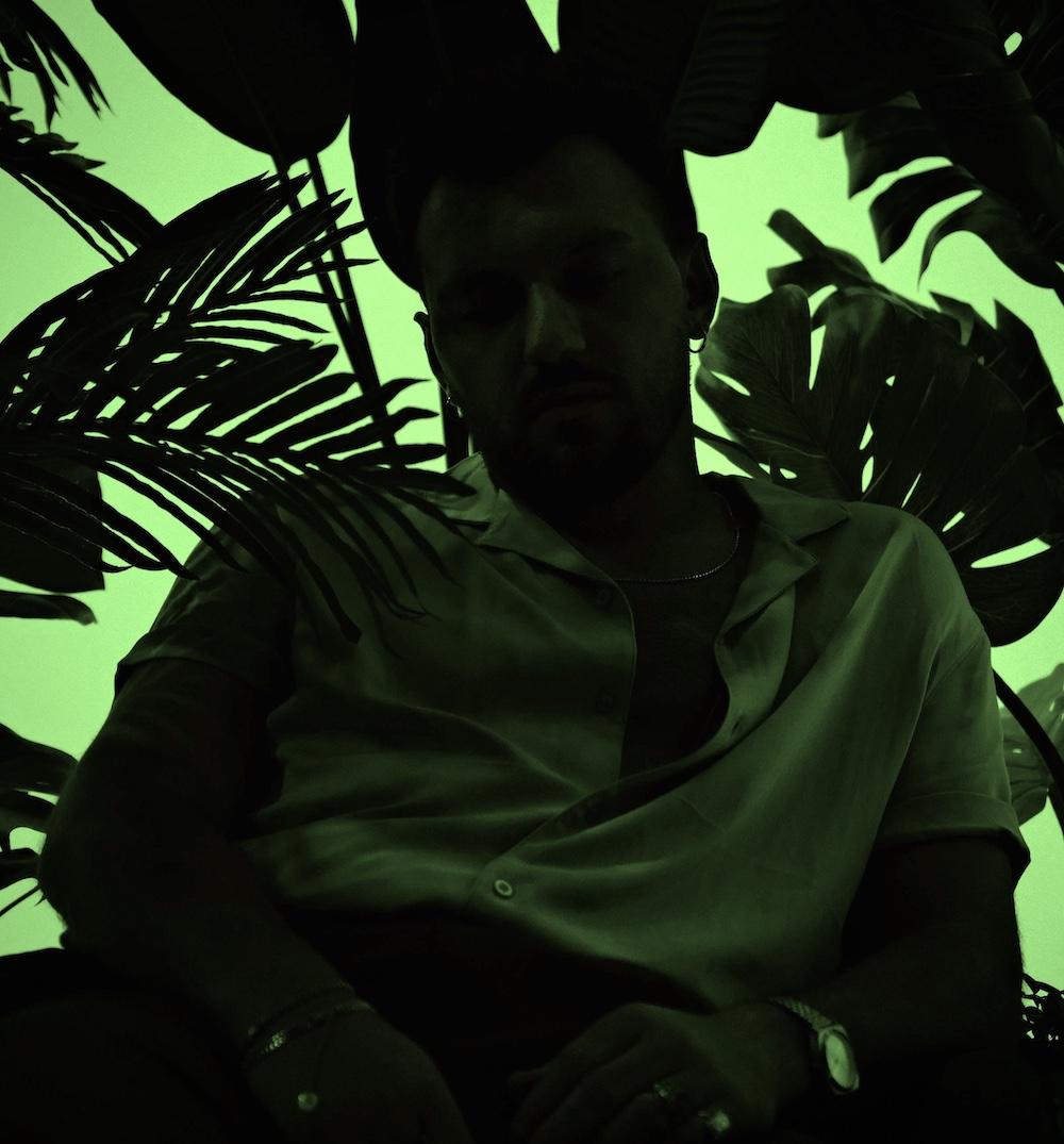 Debutsingle Lew Apollo – “TROUBLE ON MY MIND”